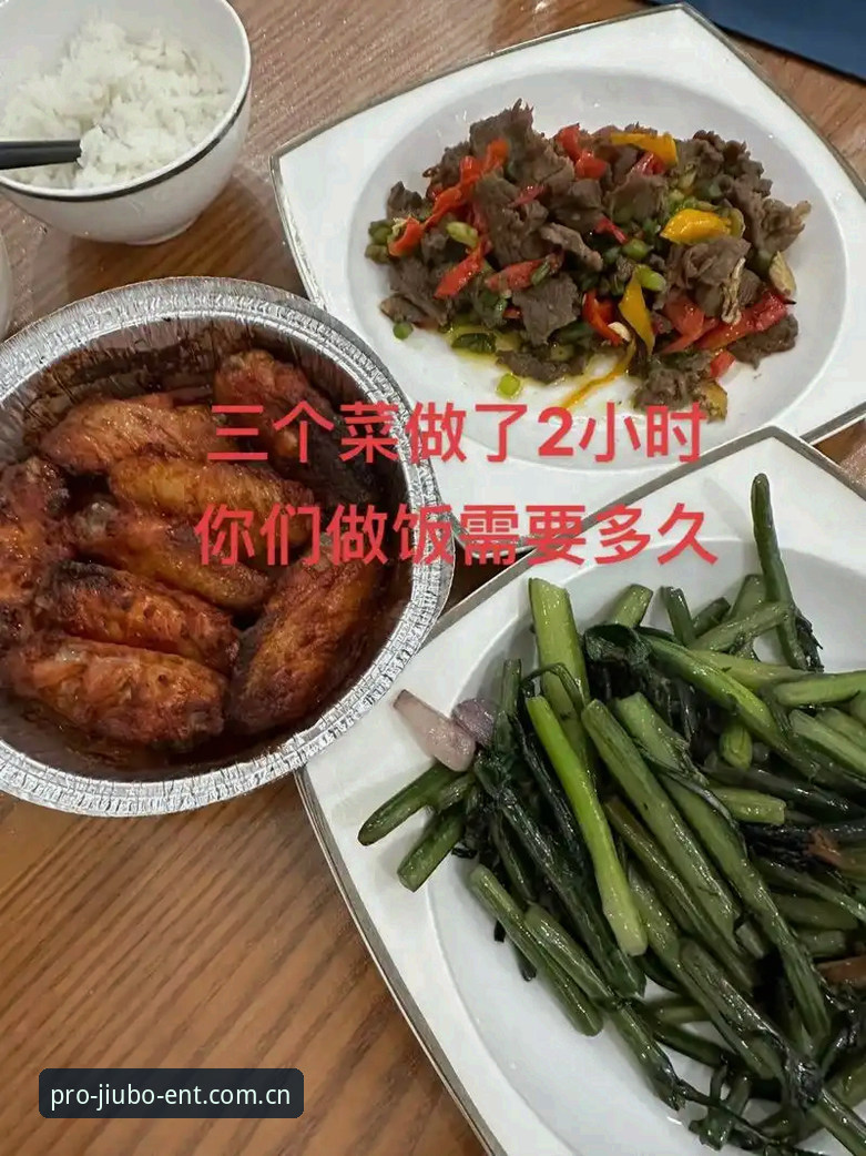 2小时11分钟的等待，一场比赛从开球到终场横跨近4小时——世界杯历史上不是没有过雷暴中断，但像法国对阵伊拉克这般曲折的剧本，确实不多见。这不是普通的一场小组赛，而是姆巴佩在第100次为国出战的里程碑之夜，用两个进球对梅西射手王宝座发起的正面冲击。